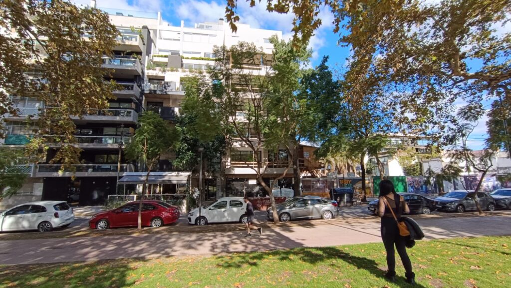 Construcciones cerca a la plaza Zapiola